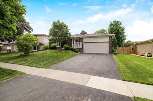 6 Metcalfe Court, Halton Hills, ON, L7G4N6 | Card Image