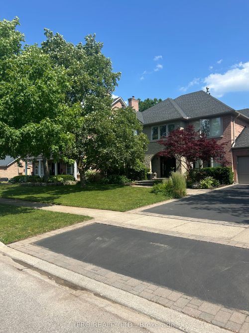 2050 Hadfield Crt, Burlington, ON, L7M3V4 | Card Image
