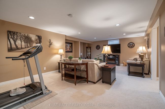 10 Hillview Dr, House other with 5 bedrooms, 3 bathrooms and 4 parking in Bobcaygeon ON | Image 21