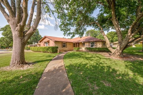 328 Bennett Cir, DeSoto, TX, 75115-5006 | Card Image