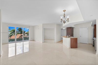 706 - 19900 E Country Club Dr, Condo with 3 bedrooms, 3 bathrooms and null parking in Aventura FL | Image 1