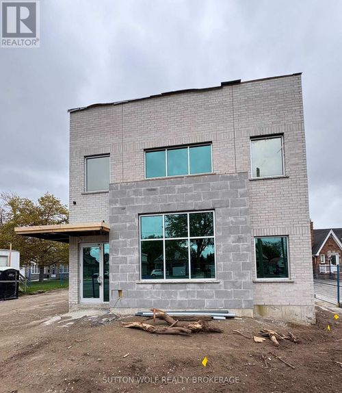 2368 Main St, London, ON, N6P1A9 | Card Image