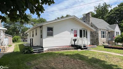 332 26th Street Sw, Home with 3 bedrooms, 1 bathrooms and 2 parking in Mason City IA | Image 2