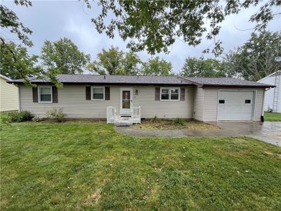 368 11th Street, House other with 3 bedrooms, 1 bathrooms and null parking in Neoga IL | Image 1