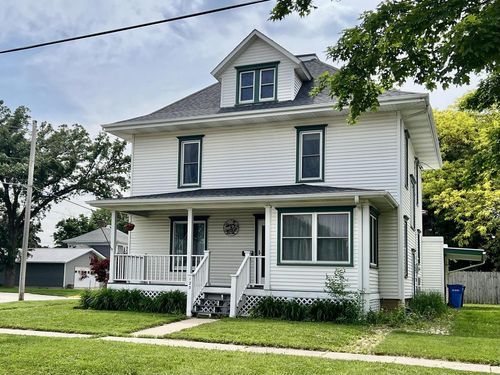123 S Locust Avenue, New Hampton, IA, 50659 | Card Image