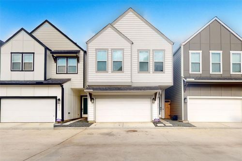 8439 Berry Brush Ln, Houston, TX, 77022-1753 | Card Image