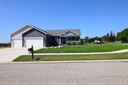 28 Hunting Trail Ave, Quincy, MI, 49082-1238 | Card Image