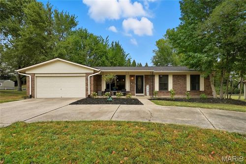 10 Twin Oaks Dr, Saint Charles, MO, 63303-3824 | Card Image