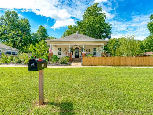 801 E 8th St, Ada, OK, 74820-3803 | Card Image