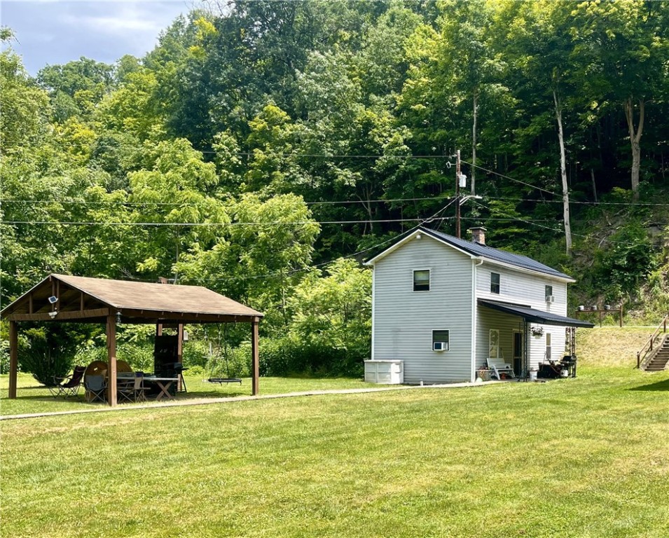 California Dr, Coal Center, PA 15423