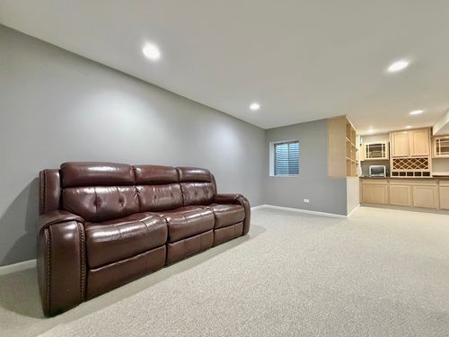 110 Pembroke Cir, Lake Bluff, IL, 60044-1160 | Card Image