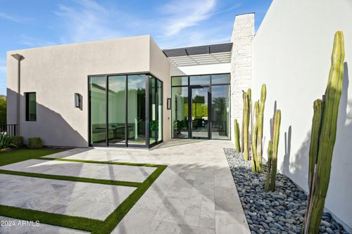 6862 E Joshua Tree Ln, Paradise Valley, AZ, 85253-3281 | Card Image