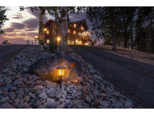 1435 Wilbur Rd, Roseburg, OR, 97470-9565 | Card Image