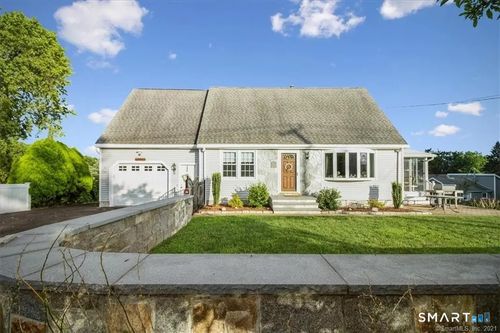 35 Knapps Hwy, Fairfield, CT, 06825-3751 | Card Image