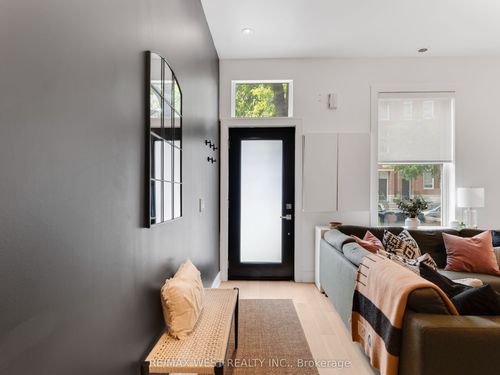 553 King St E, Toronto, ON, M5A1M5 | Card Image