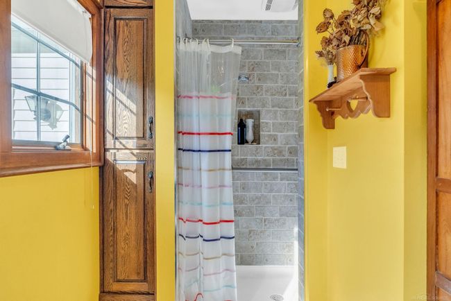 Walk in shower in Laundry | Image 31