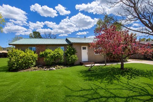209 Holly Cir, Taos, NM, 87571-5995 | Card Image