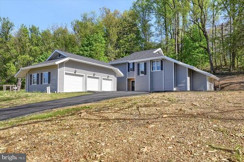 92 Sweet Arrow Lake Rd, PINE GROVE, PA, 17963-9571 | Card Image