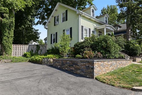 103 Lowden St, Pawtucket, RI, 02860-6001 | Card Image