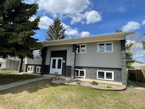 4432 56 Avenue, Home with 5 bedrooms, 2 bathrooms and 4 parking in Provost AB | Card Image