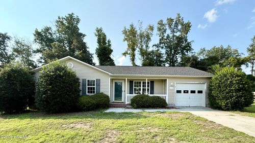 114 Pear Tree Ln, Richlands, NC, 28574-8411 | Card Image