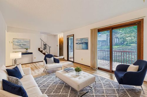 2204 Country Ln, Minnetonka, MN, 55305-3113 | Card Image