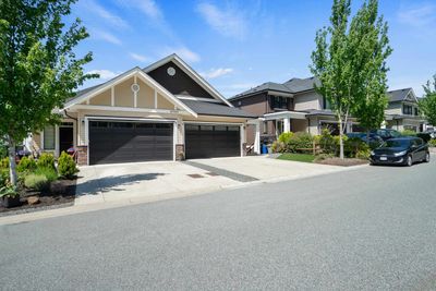 B - 47009 Sylvan Dr, Home with 3 bedrooms, 2 bathrooms and 4 parking in Chilliwack BC | Image 2