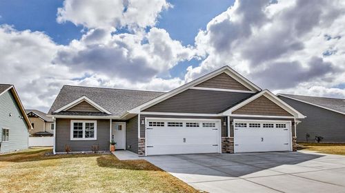 4881 Field Crest Ln, Eau Claire, WI, 54701-1104 | Card Image