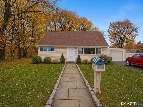 69 Seaver Cir, Bridgeport, CT, 06606-1225 | Card Image
