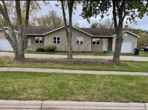 939 Legion Dr, Twin Lakes, WI, 53181-9525 | Card Image