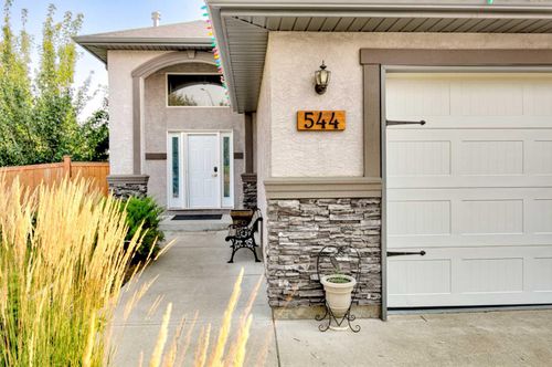 544 Couleesprings Cres S, House with 4 bedrooms, 3 bathrooms and 4 parking in Lethbridge AB | Card Image