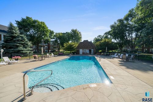 221-2904 W 33rd St Street, Sioux Falls, SD, 57105 | Card Image