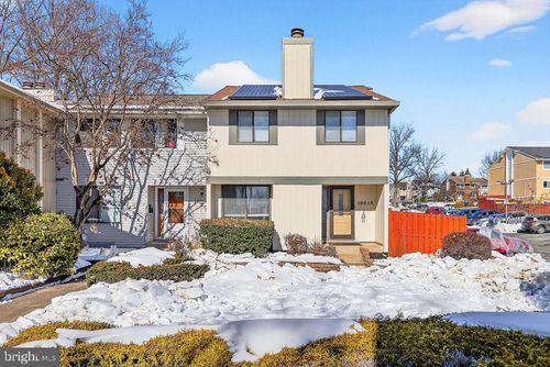 18515 Eagles Roost Dr, GERMANTOWN, MD, 20874-2101 | Card Image