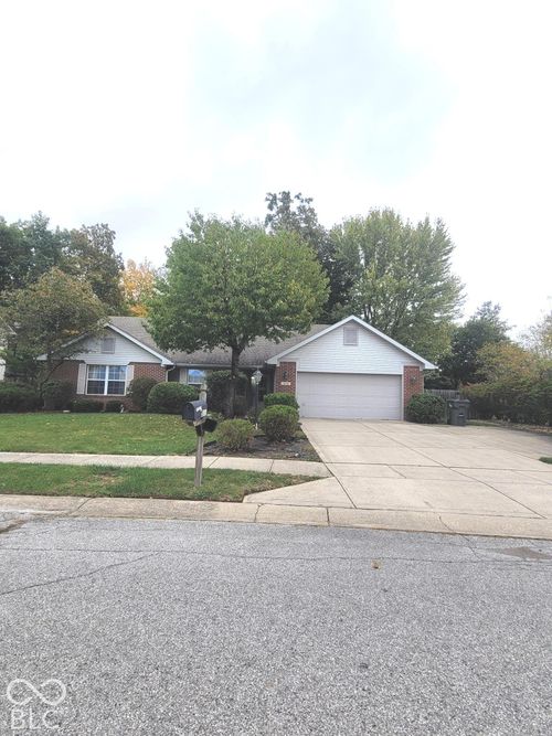 533 Blue Spring Dr, Indianapolis, IN, 46239-8806 | Card Image