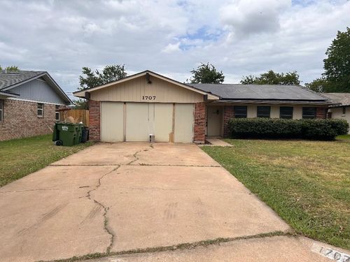 1707 Se 15th St, Mineral Wells, TX, 76067-6639 | Card Image