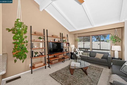 433 Ridgeview Dr, Pleasant Hill, CA, 94523-1027 | Card Image