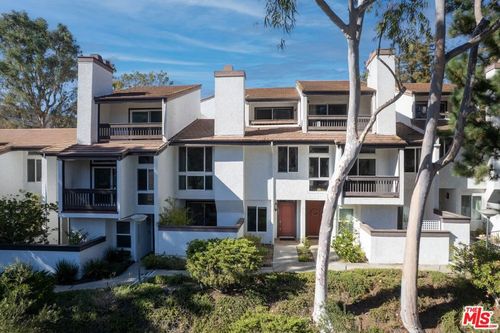 17253 Palisades Circle, Los Angeles, CA, 90272 | Card Image