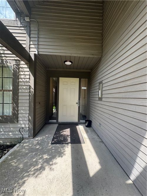 3871 Northwoods Ct Ne, Warren, OH, 44483-4595 | Card Image