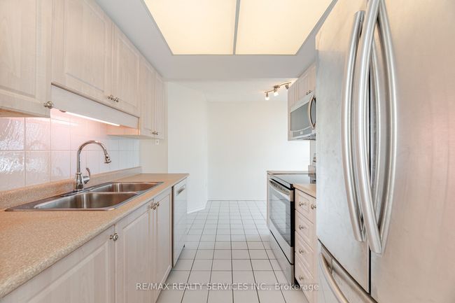 1210 - 20 Cherrytree Dr, Condo with 3 bedrooms, 2 bathrooms and null parking in Brampton ON | Image 19