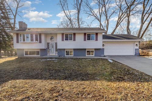 5305 Greenview Lane, Golden Valley, MN, 55422 | Card Image