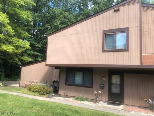 26724 Lake Of The Falls Blvd, Olmsted Falls, OH, 44138-2611 | Card Image