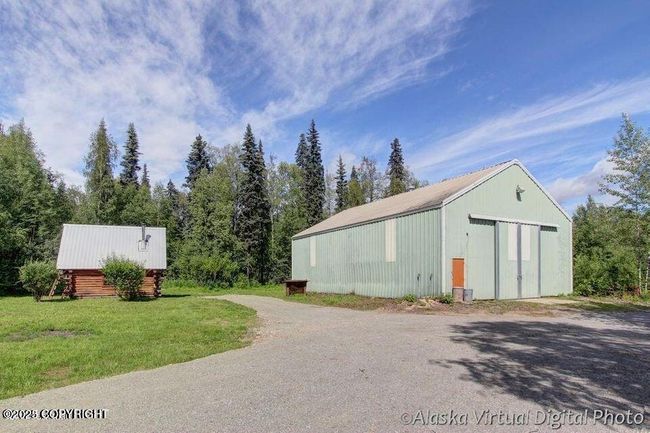 Huge shop and cabin | Image 9