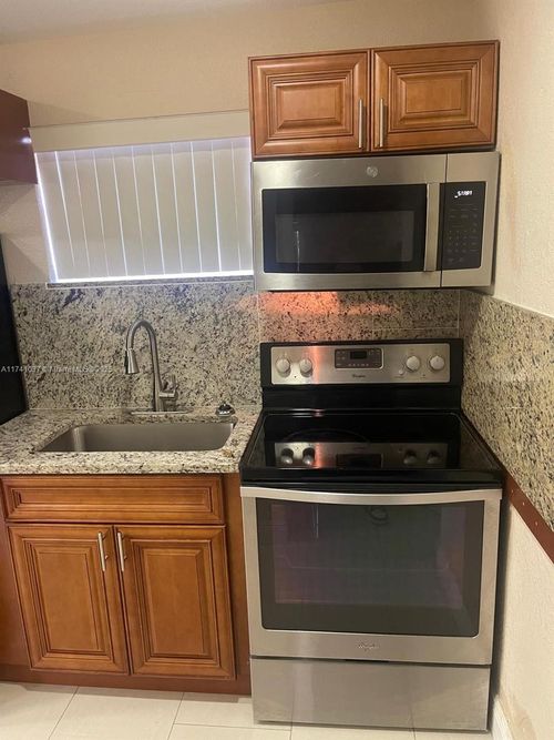 r-1163 Nw 100th Ter, Miami, FL, 33150-1326 | Card Image