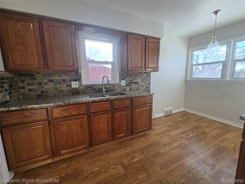 9560 Dixie, Redford, MI, 48239-1646 | Card Image