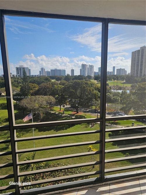 apt-711-20400 W Country Club Dr, Aventura, FL, 33180-1618 | Card Image