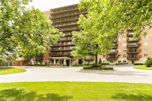 apt-606-4550 Warwick Blvd, Kansas City, MO, 64111-1844 | Card Image