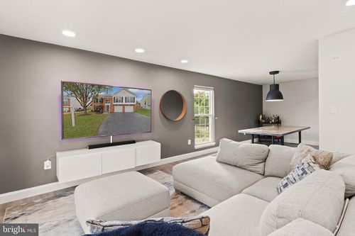 9305 Shannon St, MANASSAS PARK, VA, 20111-3029 | Card Image