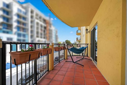 apt-304-322 Madeira Ave, Coral Gables, FL, 33134-4228 | Card Image