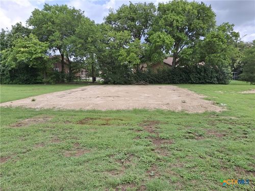 488 E Avenue R, Belton, TX, 76513-6090 | Card Image