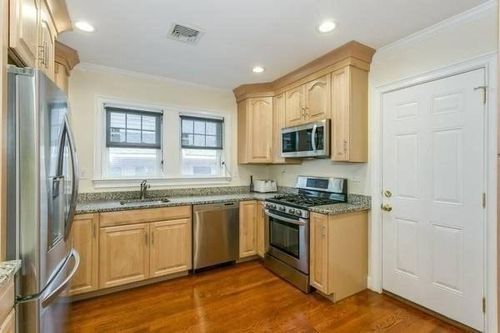 1-16 Eliot Cres, Chestnut Hill, MA, 02467-1422 | Card Image
